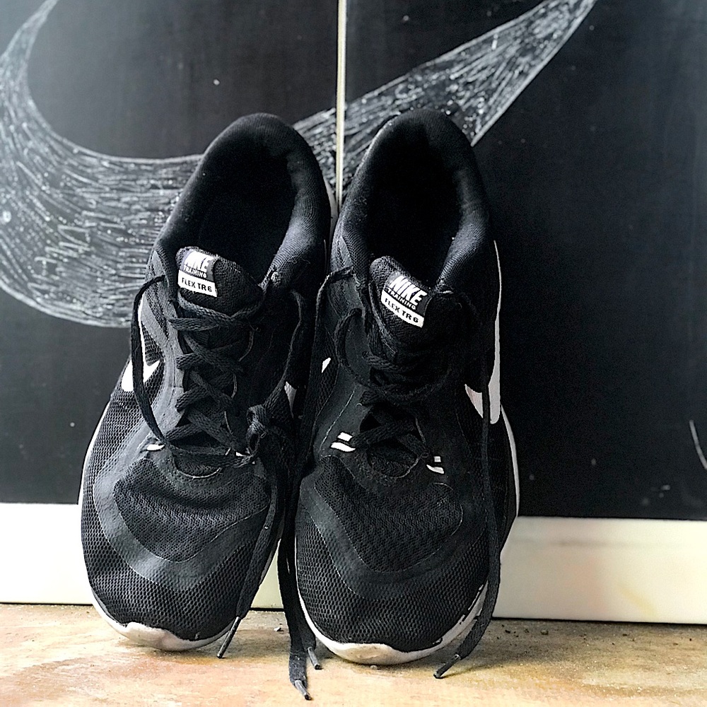 Black and White Nike Training Flex TR 6